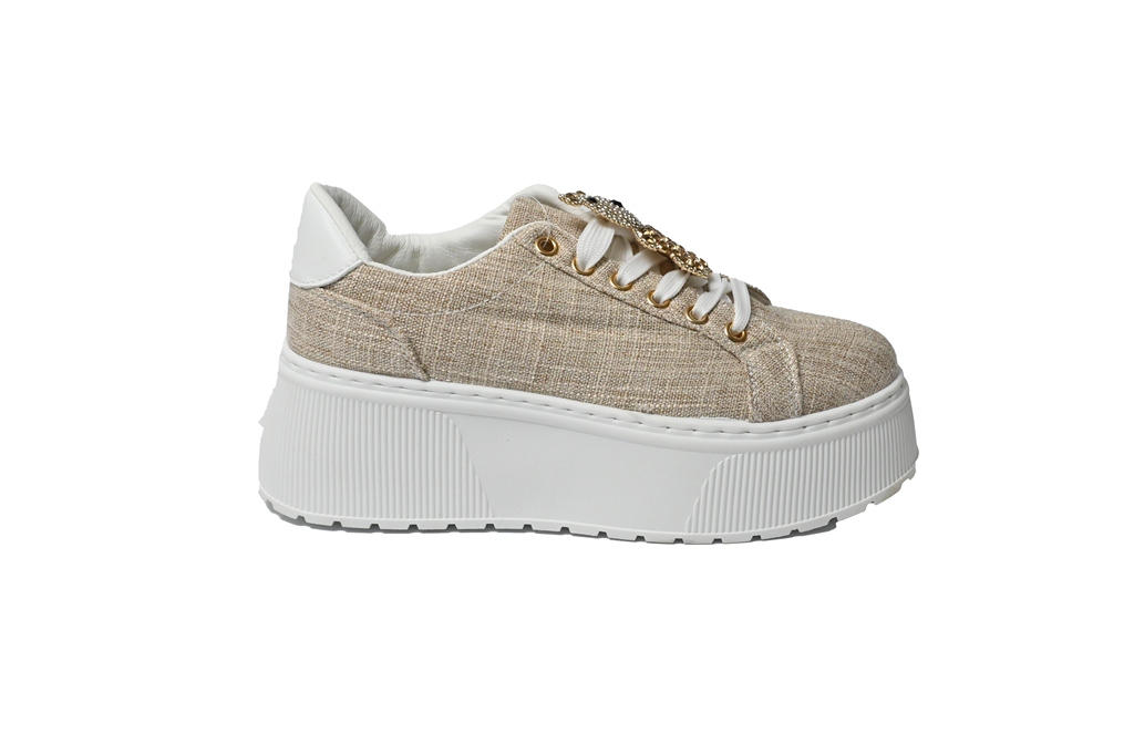 ginnico ragazza beige