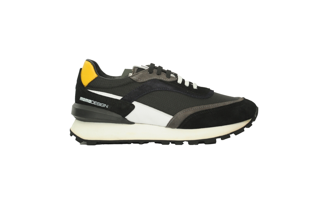 Sportivo ragazzo nero